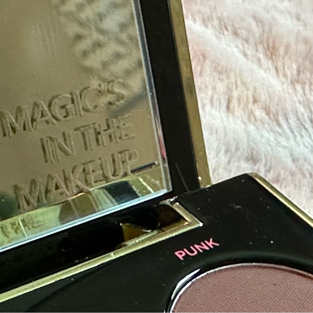 NWOT Urban Decay x Gwen Stefani Eyeshadow Palette in Metallic Gold & White - Picture 5 of 6